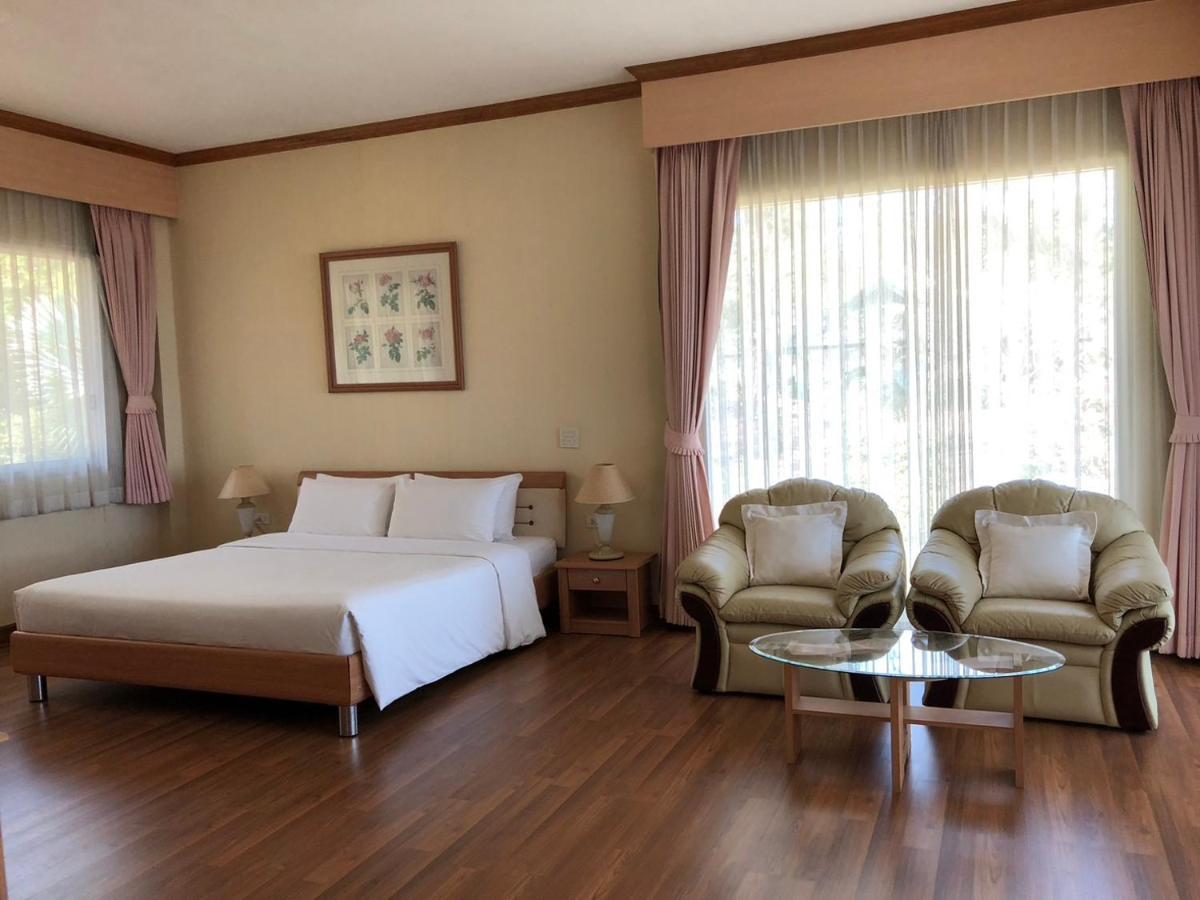Seapine Beach Golf And Resort Hua Hin Ban Khao Takiap Екстер'єр фото